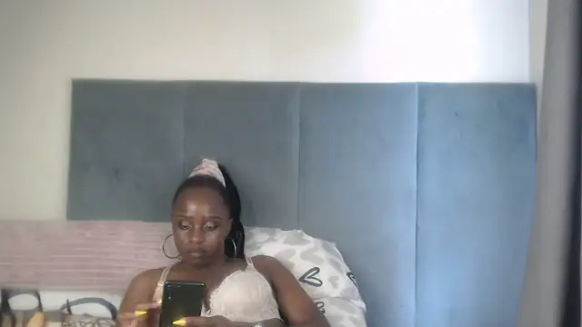 Jah-Queen's cam snapshot