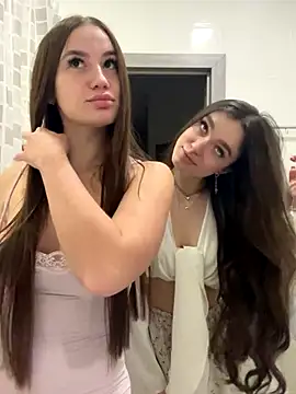 MayaGlow's cam snapshot