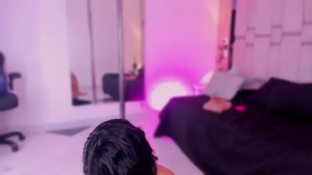 SnakeMuse's cam snapshot