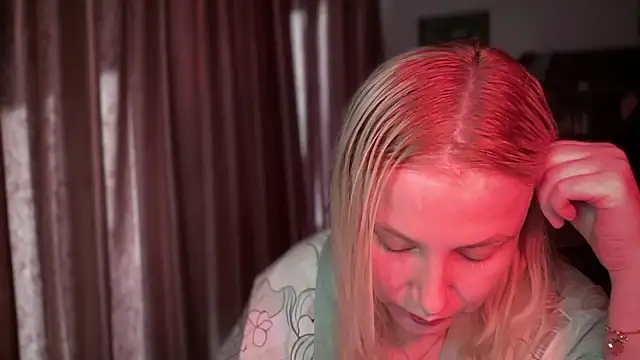 BikiHellena's cam snapshot