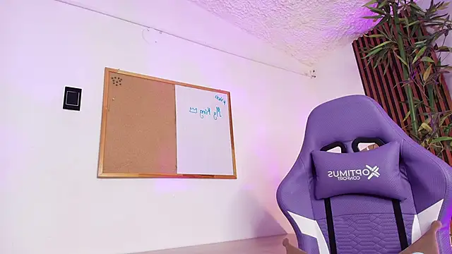 Khloe_Johnson18's cam snapshot