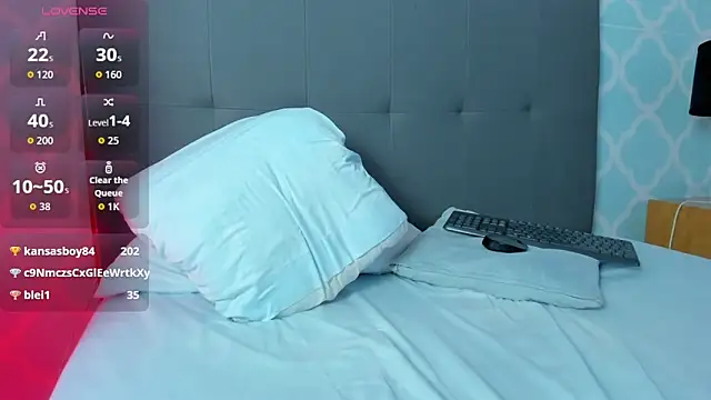 lindaa_natashaa_'s cam snapshot