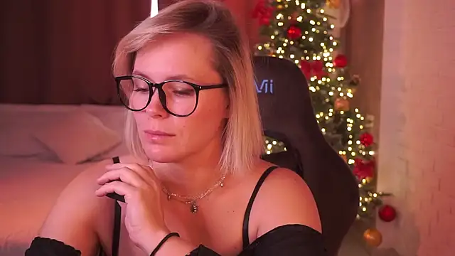 Charming_Daphny's cam snapshot