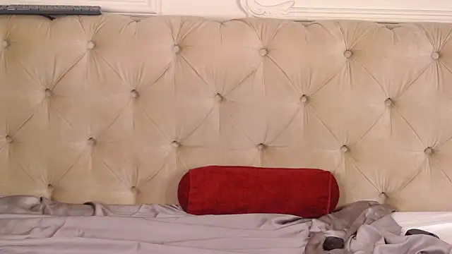 SarahLynz live sex cam