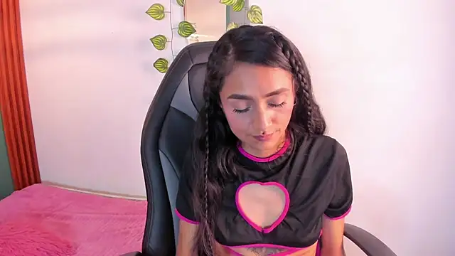 raven_smith_'s cam snapshot