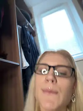 TeaseKitten-'s cam snapshot