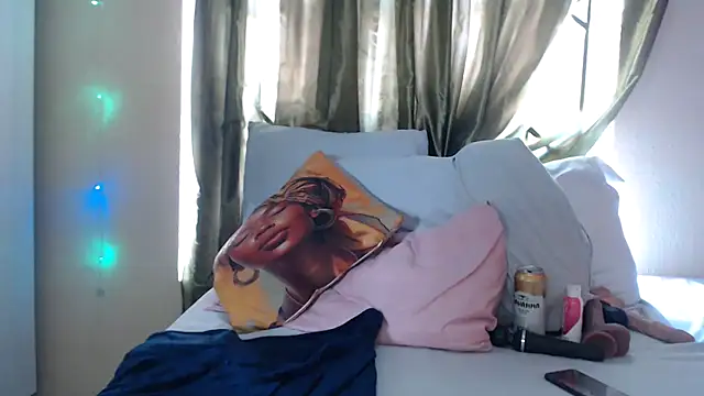 Foxybrownxx1's cam snapshot