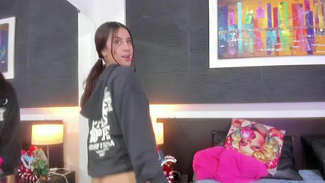 AlanaJones1's cam snapshot