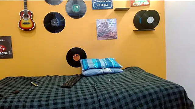 skinnyverus18's cam snapshot