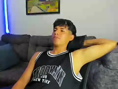 Mikke18 live sex cam