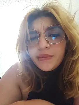 mila_curvy's cam snapshot