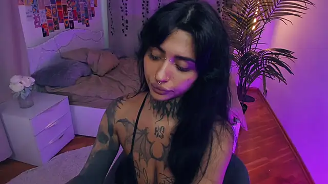 CharimgSabrina's cam snapshot