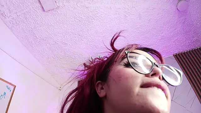 Khloe_Johnson18's cam snapshot