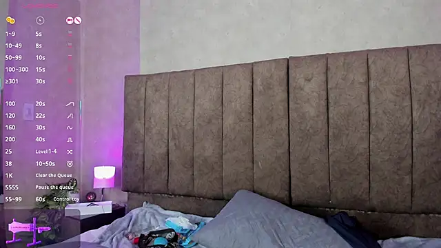 LanaMills_'s cam snapshot