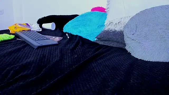 tyra_bankss_'s cam snapshot