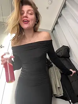 ValenciaShock live sex cam