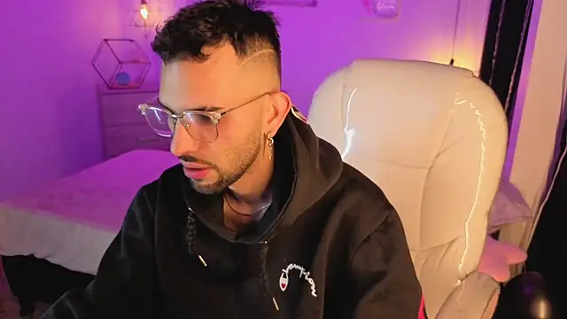 annie_and_ryan's cam snapshot