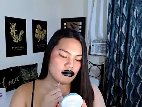 TSbrianaHugeCock's cam snapshot