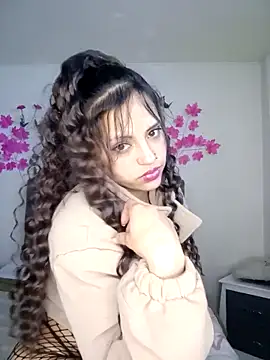 BellaChiquis_'s cam snapshot