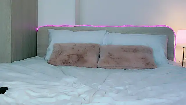 oh-my-mia's cam snapshot