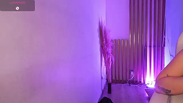 TinaJonnes_'s cam snapshot