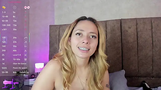 LanaMills_'s cam snapshot