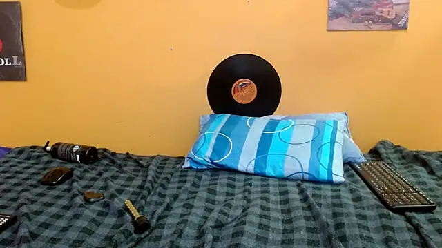 skinnyverus18's cam snapshot