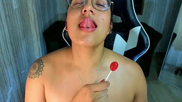 tamara_brown_t's cam snapshot