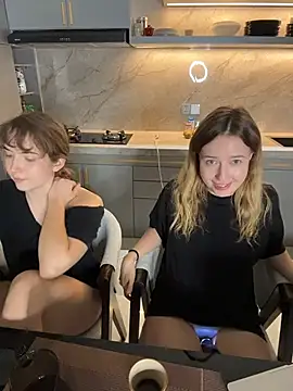 Nura_n_Sarah's cam snapshot