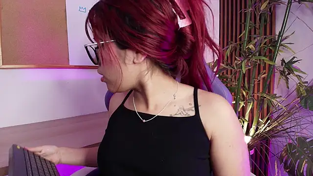 Khloe_Johnson18's cam snapshot