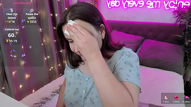 FeralPeach's cam snapshot