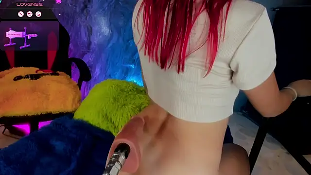 little_and_dangerous's cam snapshot