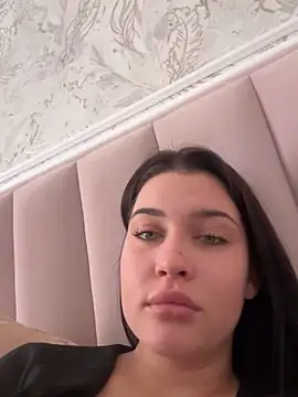 KikiWatson live sex cam