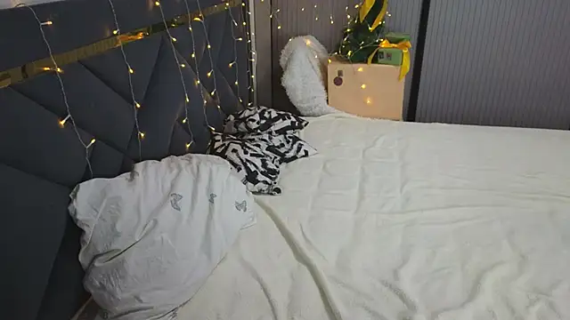 TrishaRey's cam snapshot