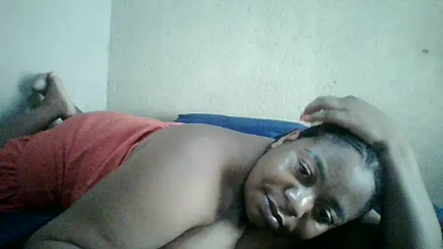 bustyboobs27's cam snapshot