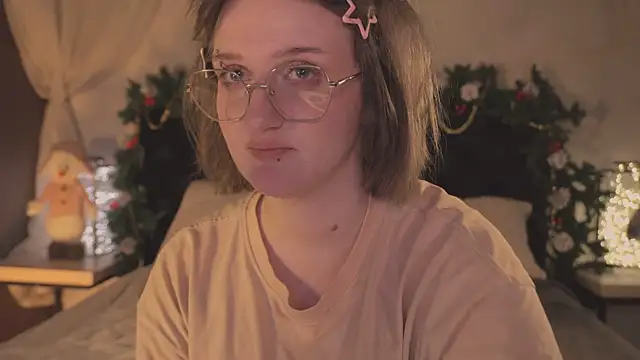 ELLIEJAY's cam snapshot