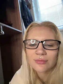 TeaseKitten-'s cam snapshot