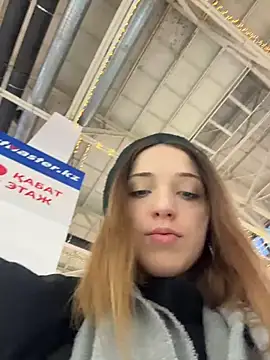 DollyTall's cam snapshot