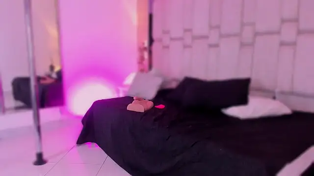 SnakeMuse's cam snapshot