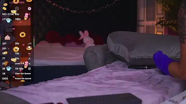 MissKiarra live sex cam