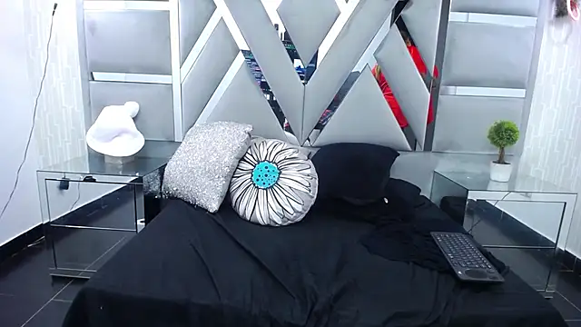 MonzerratBoyer's cam snapshot