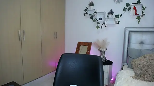 mia_star_2's cam snapshot