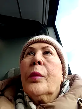 Hottie-Mom's cam snapshot