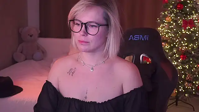 Charming_Daphny's cam snapshot