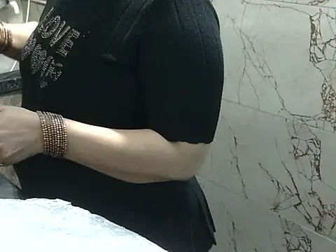 Housewife12's cam snapshot