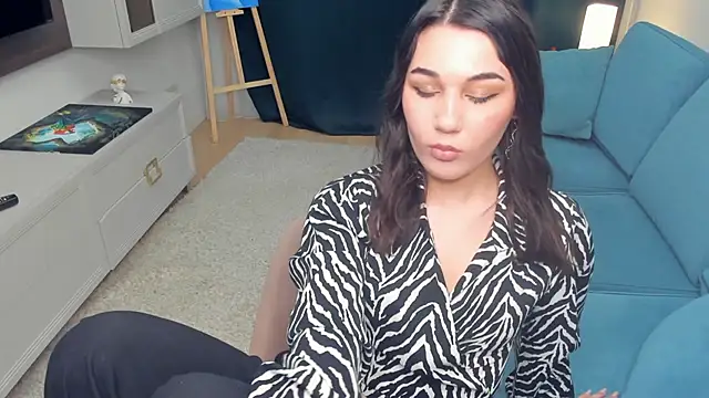 HienBiddie's cam snapshot