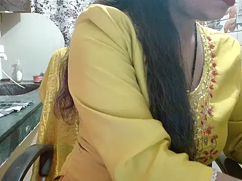 LovingPihu's cam snapshot