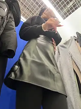 DollyTall's cam snapshot