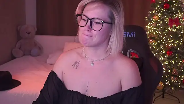 Charming_Daphny's cam snapshot