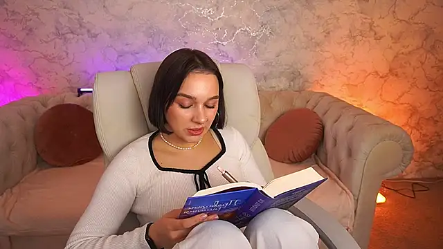 UrMuseOn's cam snapshot